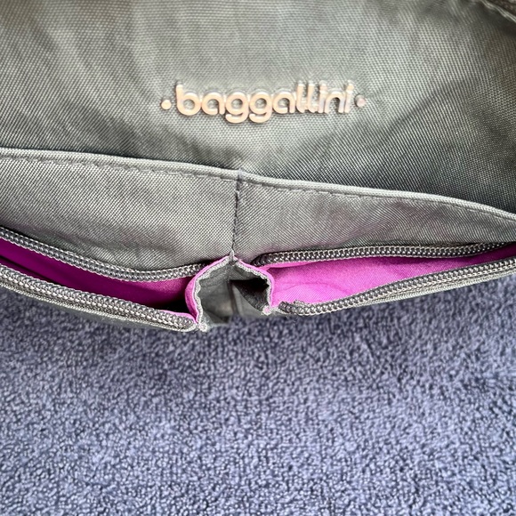 NWOT Baggalinni gray cross body bag with bright purple interior - Picture 6 of 8